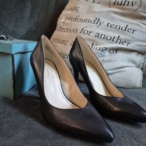 Jessica Simpson Black Pointed-Toe Heels Sleek Design